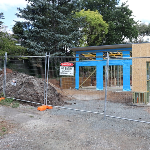 do you deliver and install temporary fencing and what's the price for this in Echo Lake CA